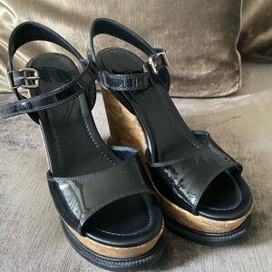 ✨PREOWNED ✨💯% AUTHENTIC FENDI WEDGES